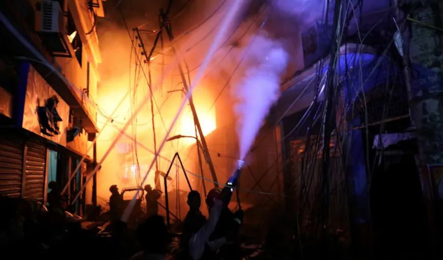 Cel puţin 70 de morţi într-un incendiu izbucnit în capitală la un depozit de deşeuri VIDEO