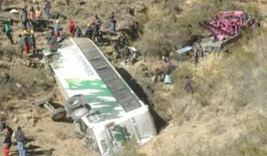 Carnagiu în Bolivia: cel puţin 25 de persoane au murit după ce un autocar s-a lovit cu un camion