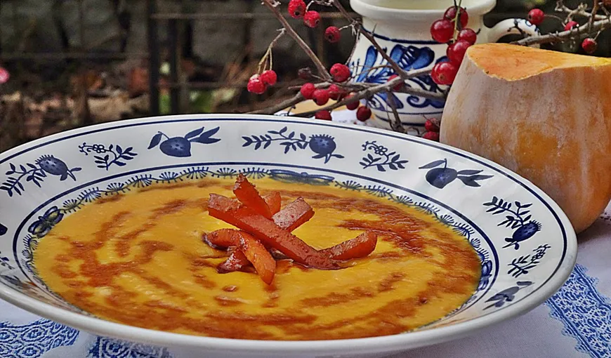 Supă cremă de dovleac cu aromă de anason şi baghetele caramelizate