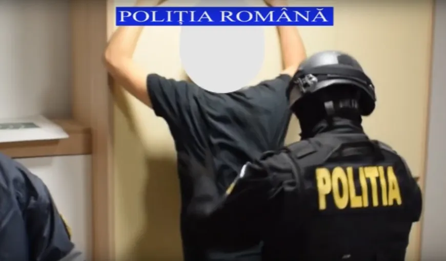Tâlharul care a jefuit o sală de jocuri din Cluj a fost prins. Poliţiştii l-au recunoscut după haine