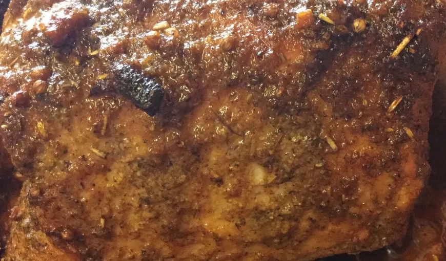 REŢETA ZILEI: Muschi de porc la cuptor impanat cu usturoi si kaizer
