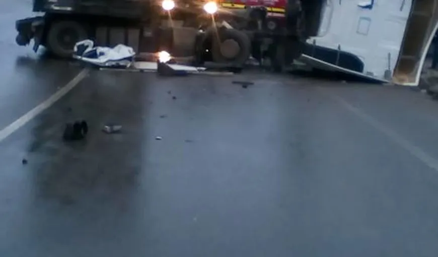 Accident TERIBIL. Două TIR-uri s-au ciocnit frontal pe DN6, în Teleorman. Un şofer a rămas încarcerat VIDEO