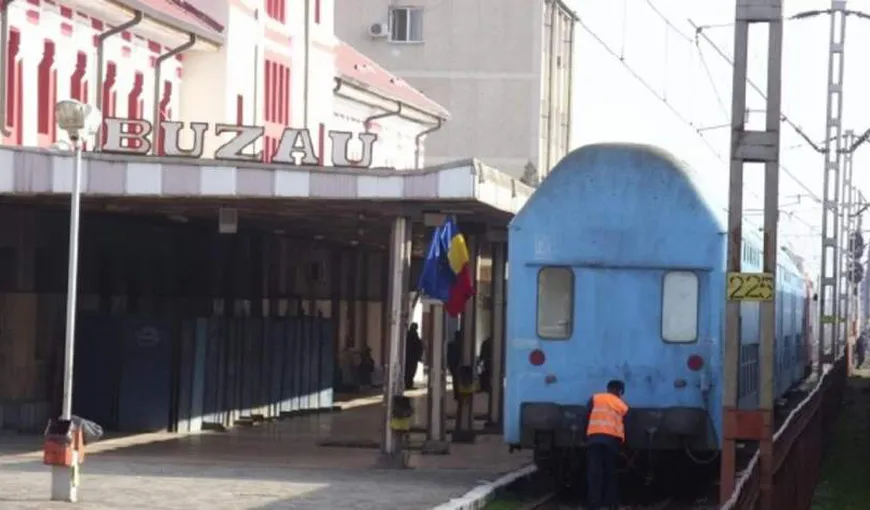 Tragedie pe peronul gării din Buzău. Un bărbat s-a omorât aruncându-se în faţa trenului VIDEO