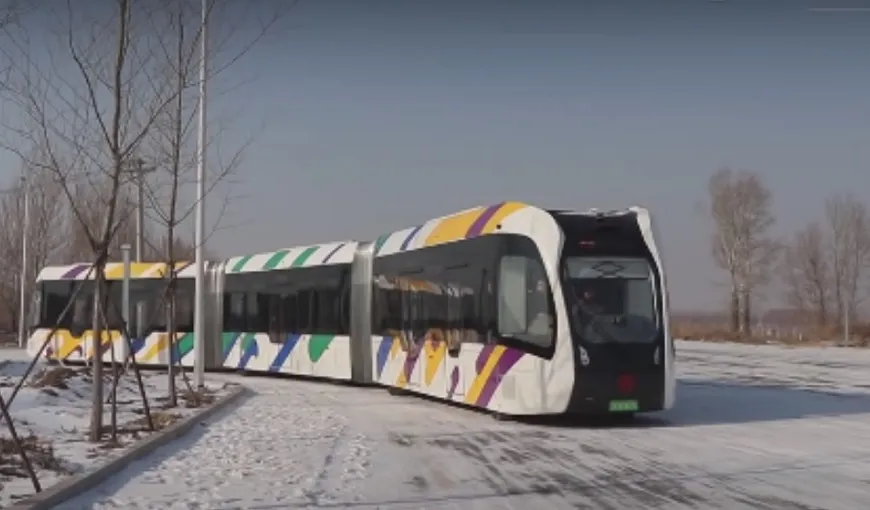 Revoluţie în transportul public. China se pregăteşte să introducă un tramvai fără şine şi fără vatman VIDEO