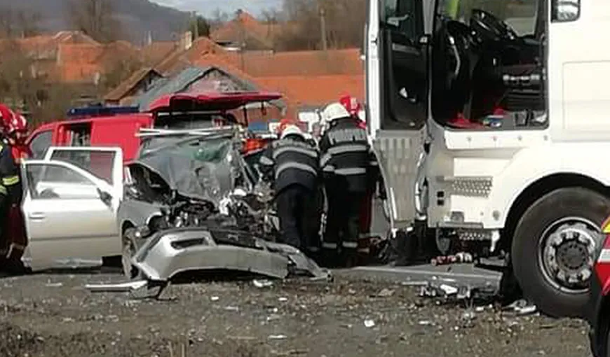 Accident în Hunedoara: O maşină a fost lovită de un TIR, pe DN 7. Şoferul autoturismului a murit pe loc
