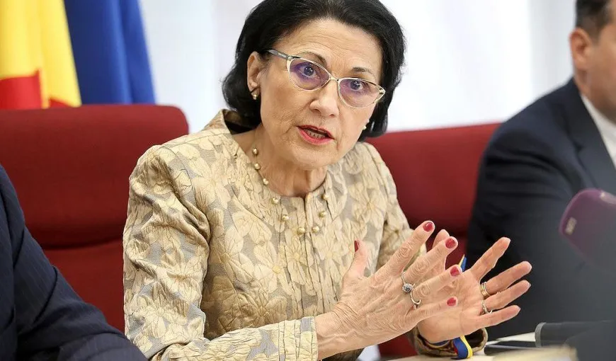 Ecaterina Andronescu, invitată luni în plenul Camerei Deputaţilor la „Ora Guvernului”