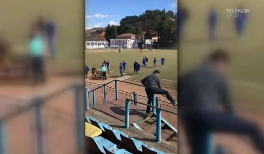 IMAGINI ŞOCANTE la un meci de fotbal din România. Arbitrul de centru a fost înjurat şi bătut VIDEO