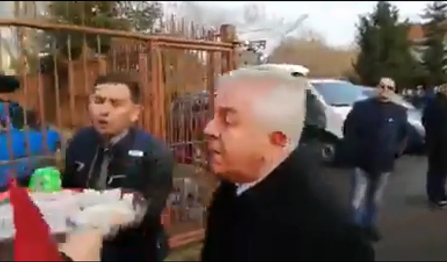 Jigniri între protestatari anti-Dragnea şi şeful Inspectoratului şcolar Caraş: Comunistule! Bă, alcoolicule! VIDEO