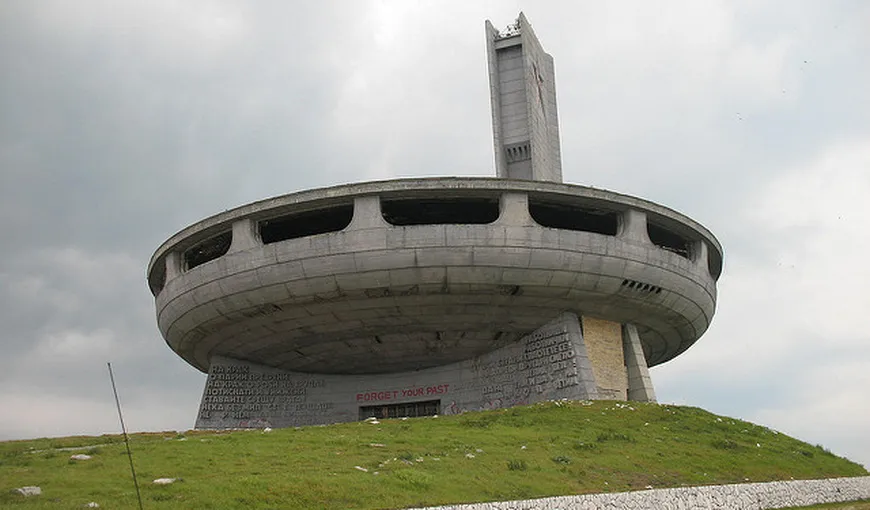 Orori care au rezistat timpului. Cele mai ciudate monumente ale erei comuniste, rămase încă în picioare GALERIE FOTO