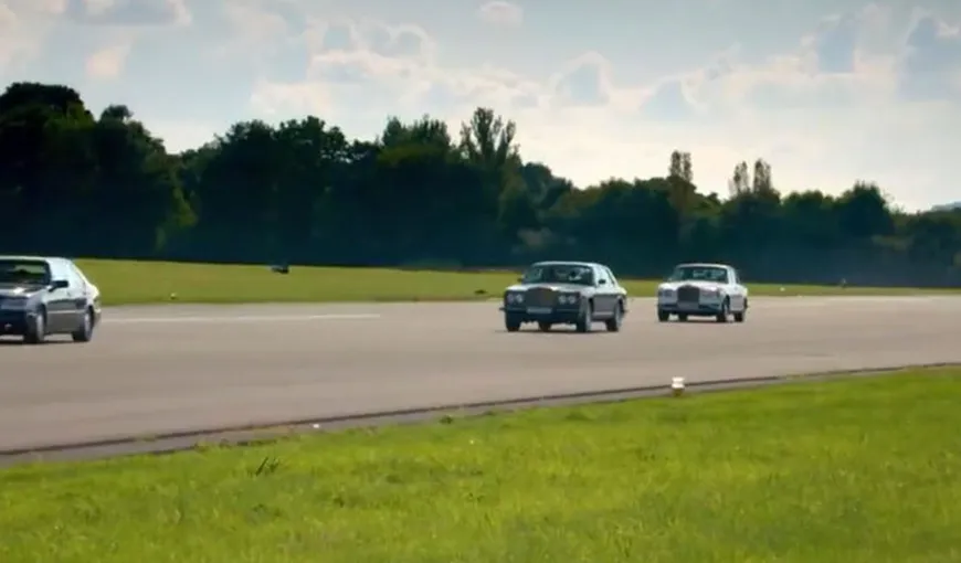 Bentley, Mercedes şi Rolls-Royce, UMILITE la o „liniuţă” de o Dacia Sandero VIDEO