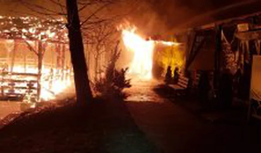 Incendiu puternic în Mureş. Un restaurant din a ars ca o torţă