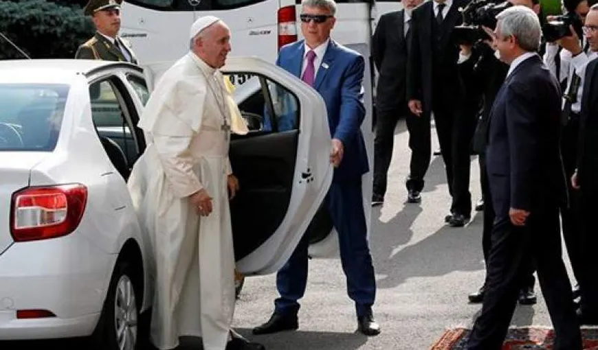 Anunţ inedit făcut de un primar din România. Papa Francisc se va deplasa cu un papamobil Dacia în timpul vizitei