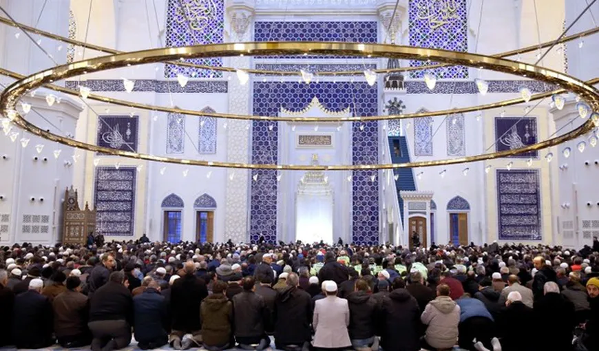 Turcia deschide la Istanbul o moschee grandioasă. Are o capacitate de 60.000 de credincioşi