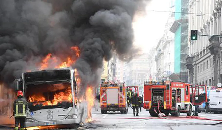 Teroare la Milano. Un individ de origine senegaleză a incendiat un autobuz plin cu copii