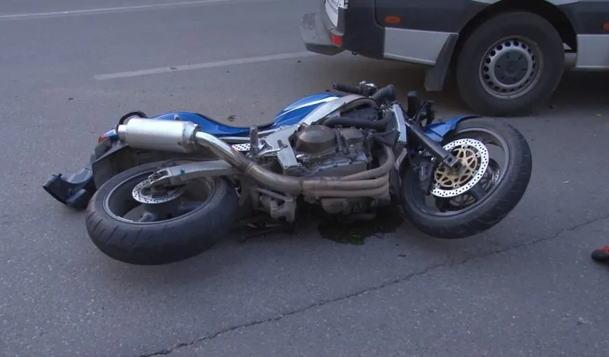 Tragedie în parc, un motociclist urmărit de poliţie a accidentat un pieton. Ambii sunt în stare gravă VIDEO