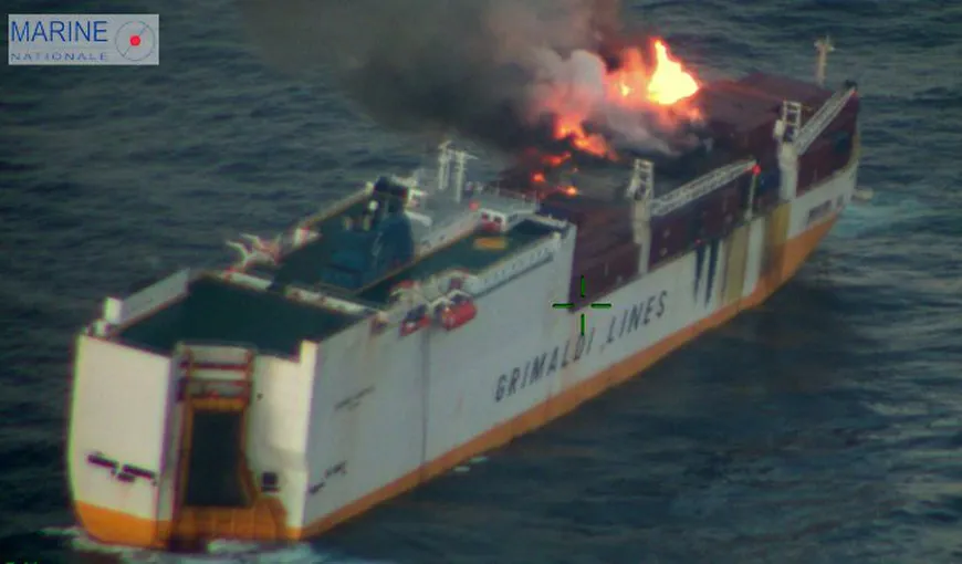 Nava comercială italiană mistuită de un incendiu s-a scufundat la 333 de kilometri de coastele franceze