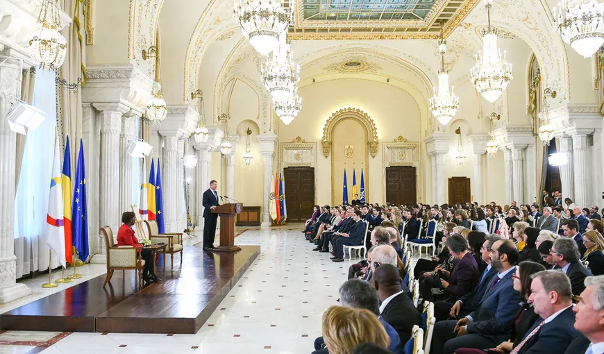Iohannis: Românii aşteaptă de la clasa politică să dea dimensiunilor cetăţeniei democratice un conţinut contemporan