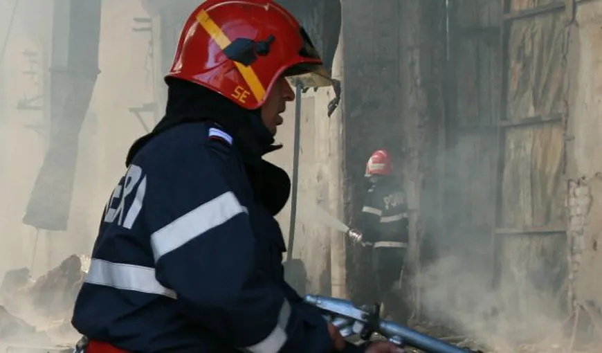 Incendiu la o clădire din Braşov. Mii de oameni din zona centrală a oraşului au rămas fără curent