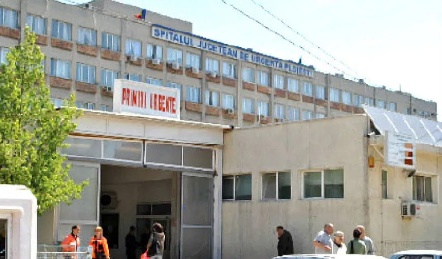SCENE ŞOCANTE la spitalul din Ploieşti. Paznic ÎNJUNGHIAT de un pacient care a vrut să fugă acasă!