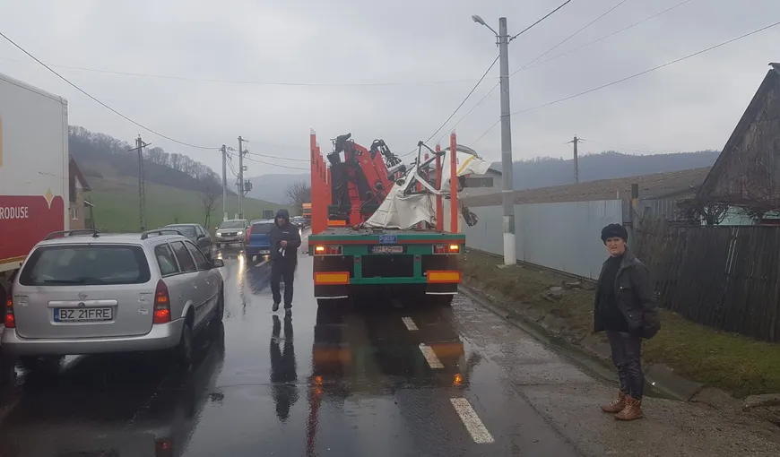 Trei TIR-uri s-au ciocnit în Mureş: unul dintre şoferi a fost rănit