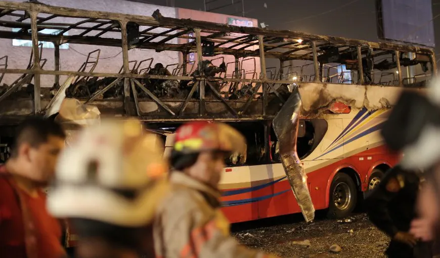 Incendiu izbucnit într-un autobuz, în Capitală: sunt cel puţin 20 de morţi