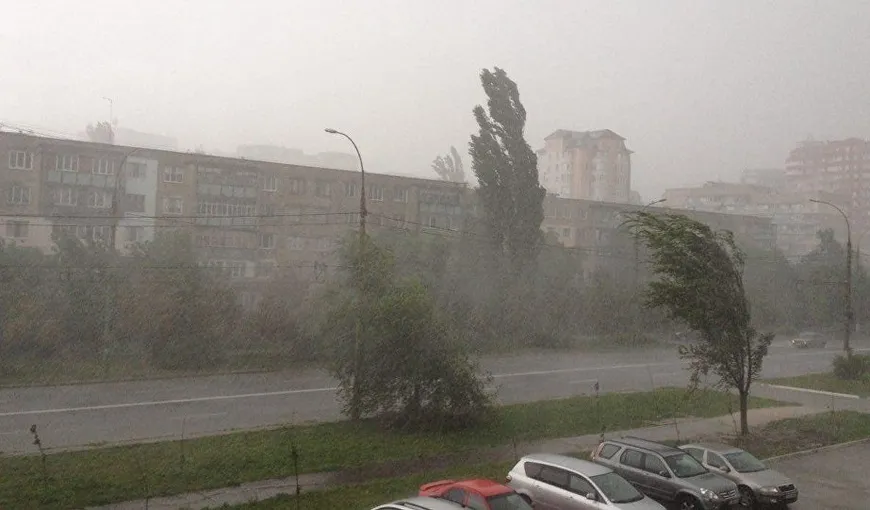 Ciclon peste România de 1 mai. ANM: Ploi, descărcări electrice, grindină şi chiar ninsori şi lapoviţă la munte