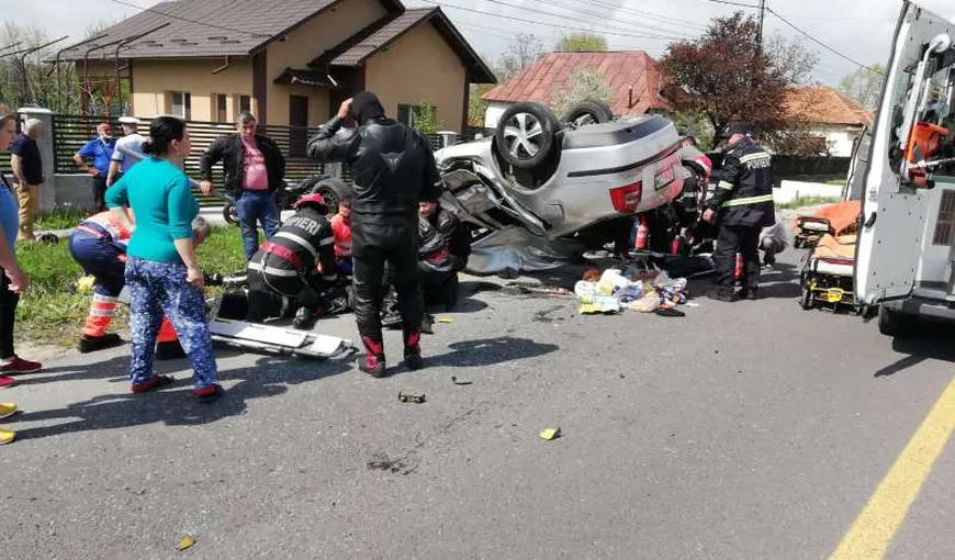 Accident groaznic în Argeş: un motociclist mort şi trei persoane dintr-o maşină, rănite