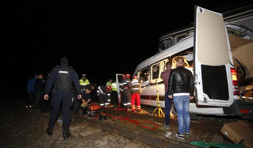 Şoferul microbuzului lovit de tren la Buzău nu este la prima abatere: a fost prins băut la volan şi nu a respectat timpii de odihnă