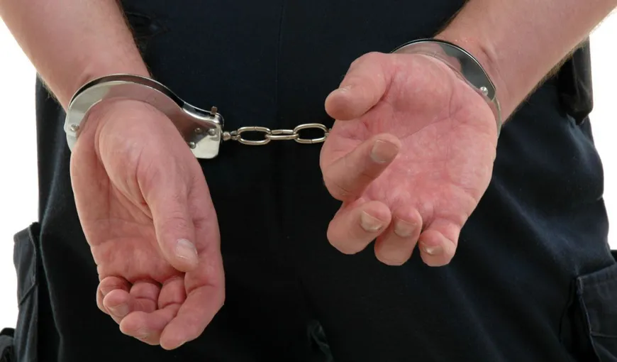 Un bărbat din Republica Moldova, cu mandat european de arestare pentru viol, reţinut de poliţişti