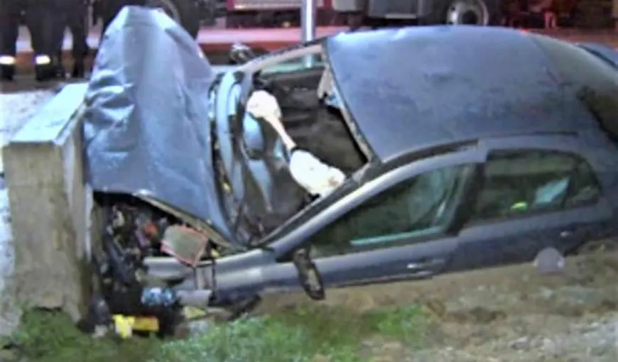 Un adolescent s-a urcat beat la volan şi a provocat un accident groaznic la Zalău