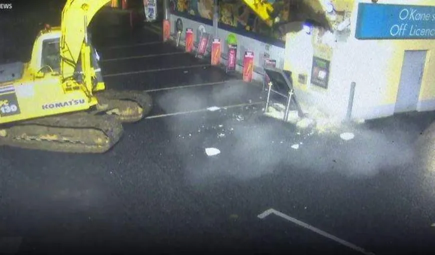Jaf incredibil, cu excavatorul! Au furat un bancomat plin cu bani în câteva minute – VIDEO