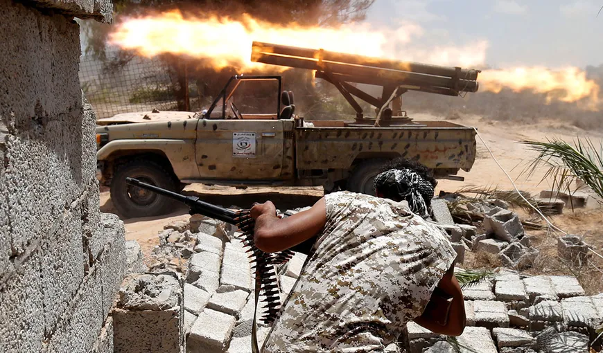 Lupte pe viaţă şi pe moarte în Libia. Sunt cel puţin 205 morţi şi 913 răniţi în urma ofensivei Armatei Naţionale Libiene