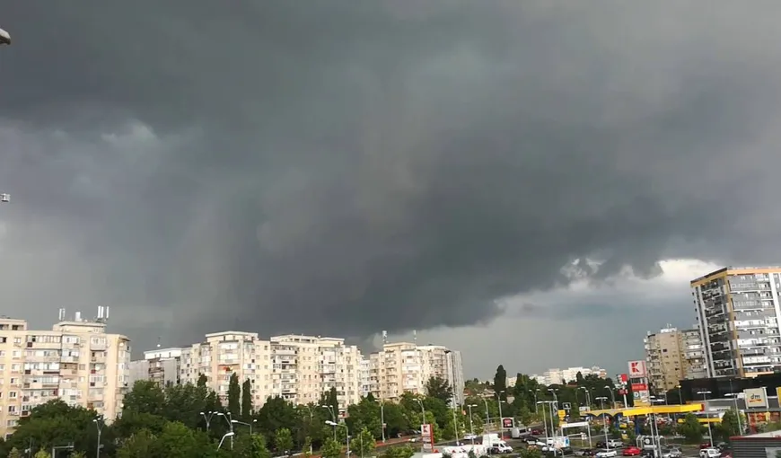 Alertă meteo pentru Bucureşti: Ploi torenţiale şi vijelii în Capitală în următoarele ore