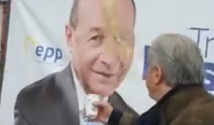 Ilie Năstase a vandalizat un cort cu mesaj politic al lui Traian Băsescu. Prima reacţie a fostului sportiv. PMP l-a reclamat la BEC