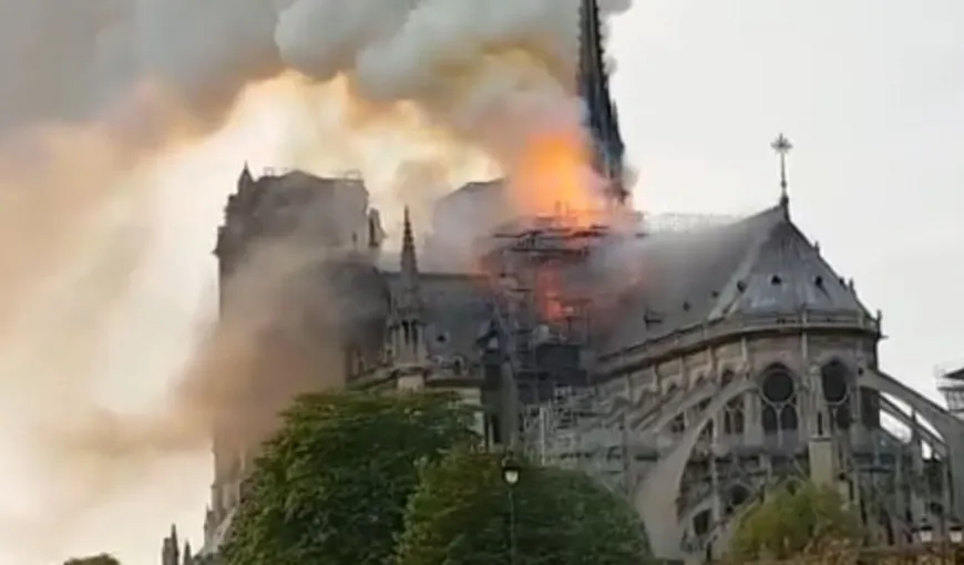 Catedrala „Notre Dame” din Paris, în flăcări VIDEO