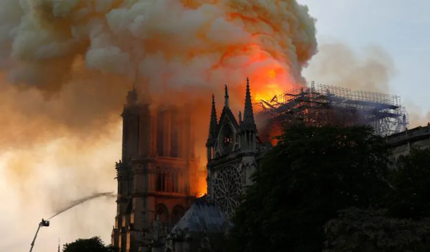 Incredibil, Google a catalogat incendiul de la Notre Dame drept ştire falsă. Algoritmul a fost mai puternic decât realitatea