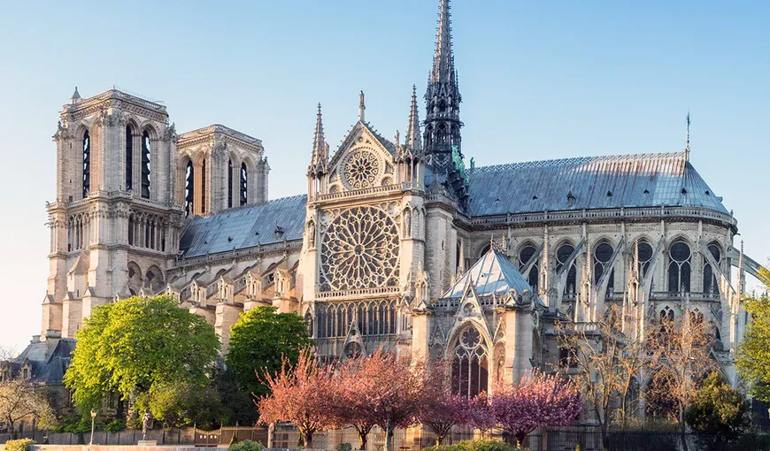 Istoria zbuciumată a Catedralei Notre Dame. Biserica profanată la Revoluţie şi aproape distrusă, dar salvată de Napoleon