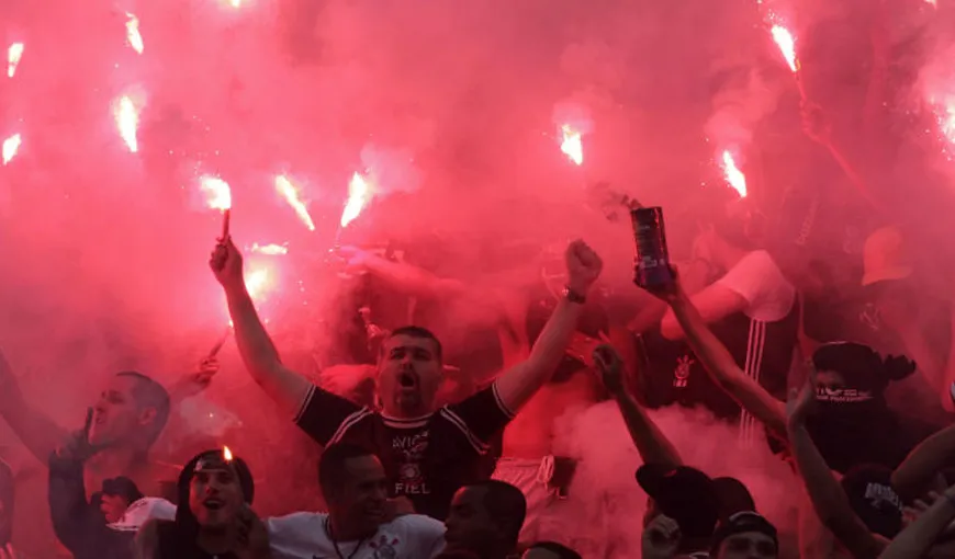 Bătaie între fanii echipelor Sao Paulo FC şi Corinthians. Poliţia a intervenit cu gloanţe de cauciuc VIDEO