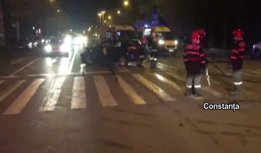 Incidente grave în Constanţa. Patru tineri au fost răniţi după ce două maşini s-au ciocnit. Un autoturism a luat foc în Mamaia