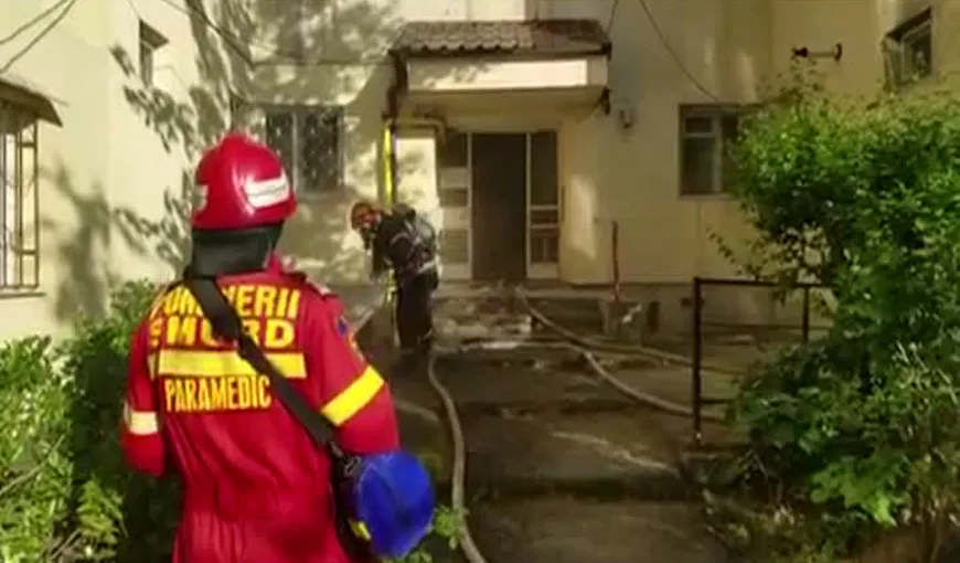 Incendiu într-un bloc de locuinţe din Buzău. Un bărbat a fost găsit mort