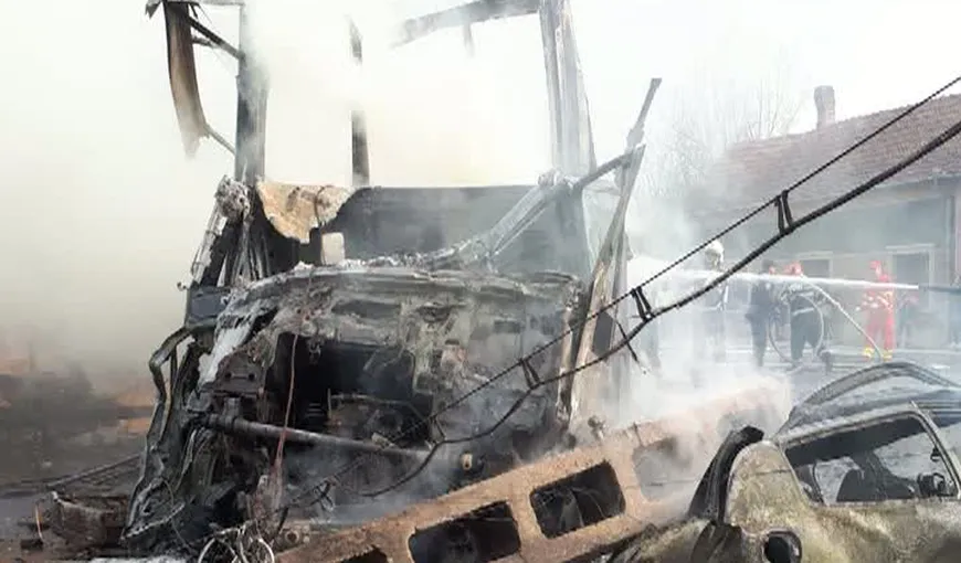 Incendiu de proporţii după un accident în Caraş-Severin