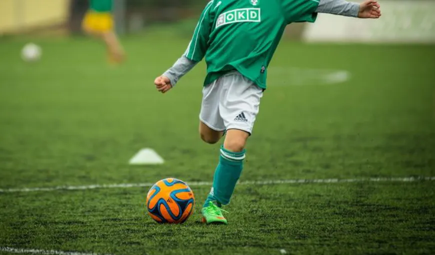 Proiect de lege: Fără note la Sport, copiii supraponderali sunt limitaţi de condiţia fizică