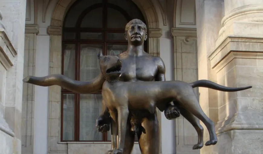 SCANDALOS! Statuia lui Traian cu lupoaica, făcută din alamă în loc de bronz. Primăria Capitalei a făcut PLÂNGERE PENALĂ