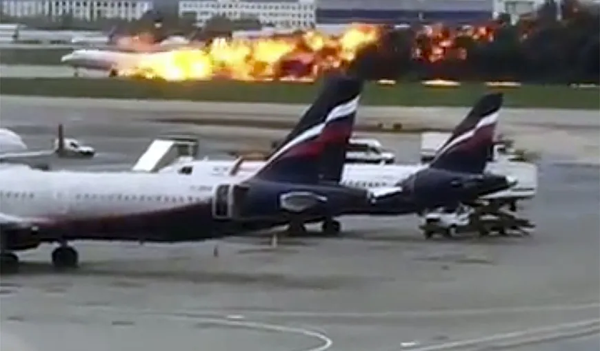 Pasagerii avionului care a luat foc la Moscova: „Aparatul a fost lovit de fulger”