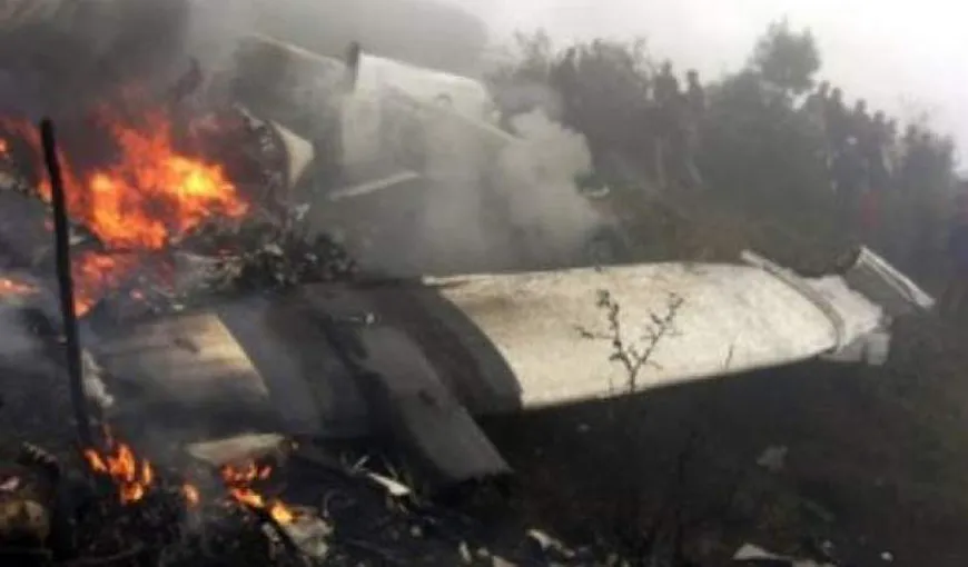 Avion prăbuşit în munţii Buzăului. Procurori, poliţişti şi specialişti în aviaţie reiau cercetările