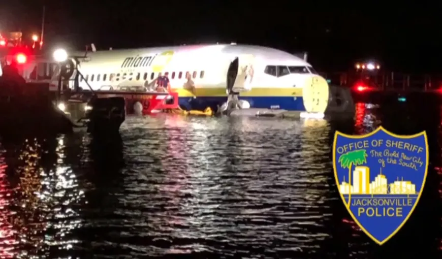 Incident aviatic: Un Boeing 737 cu 143 de pasageri la bord a ratat aterizarea, ajungând în râu