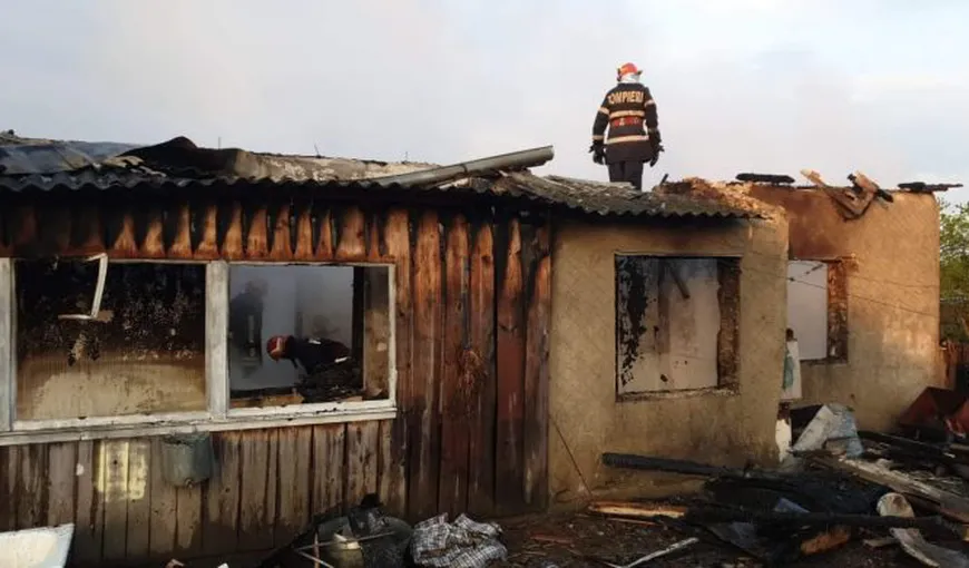 Clipe de groază, casă arsă din temelii. Tatăl a încercat să-şi ardă de vii soţia şi copilul