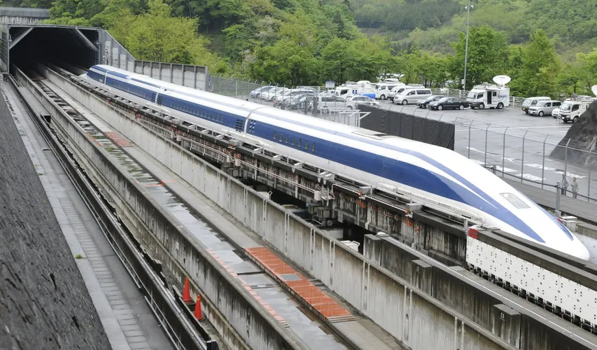 China a prezentat un tren care va merge cu 600 km la oră. În maxim doi ani va fi pus în circulaţie