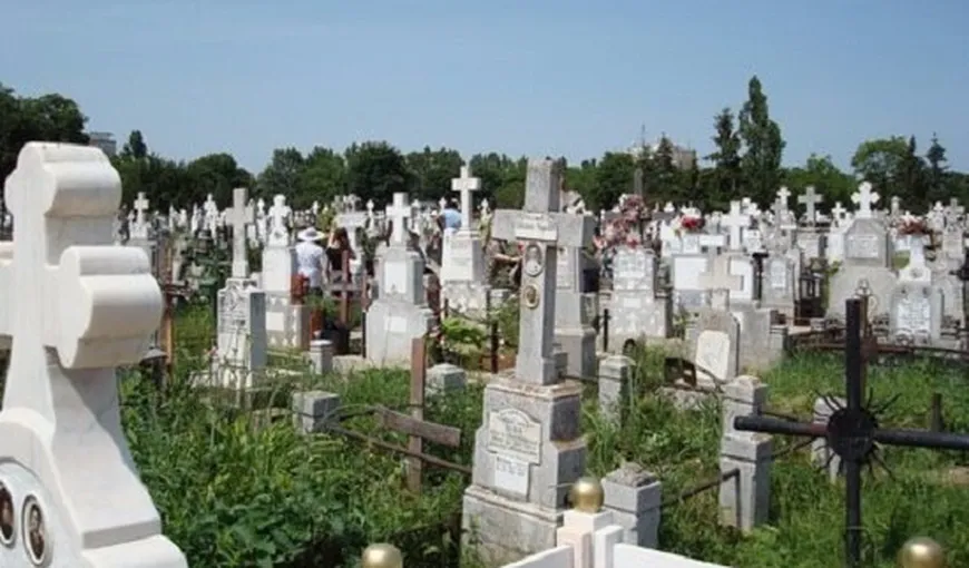 Acces limitat în cimitire de Ziua Morţilor. Administratorii de cimitire vor trebui să facă triajul persoanelor care merg la morminte