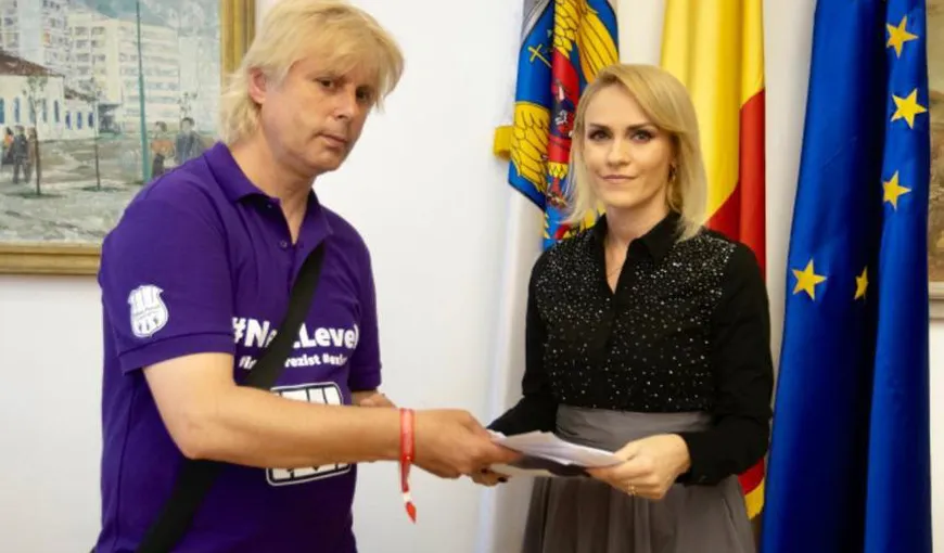 Gabriela Firea s-a întâlnit cu celebrul protestatar „Ceauşescu” cu care a avut o dispută la ieşirea de la CEX al PSD